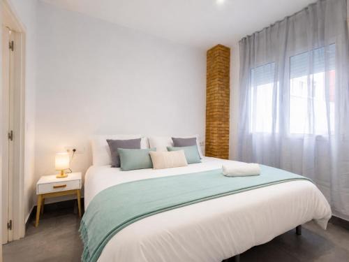 Patraix Apartment | J Center Apartments - Patraix - AC & WiFi - 10 min City Center