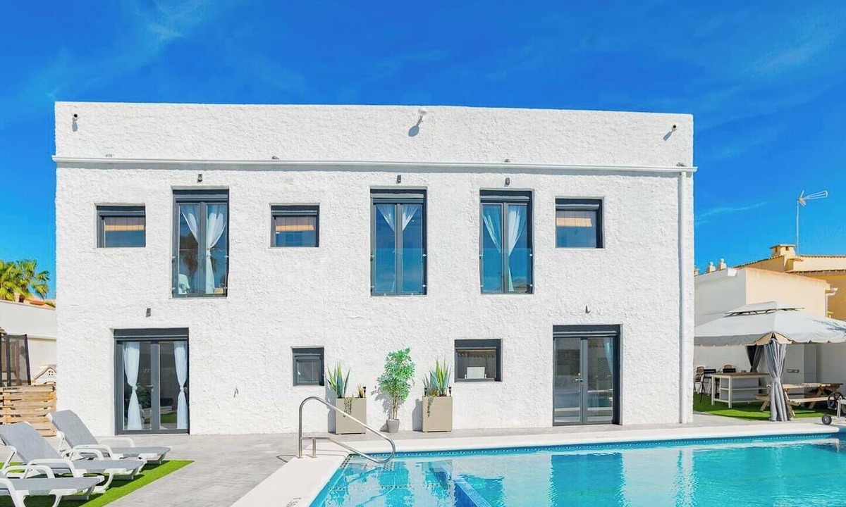 San Fulgencio Villa | La Casona Luxury 17-Guest Villa, Heated Pool, Jacuzzi & Private Gym Costa Blanca