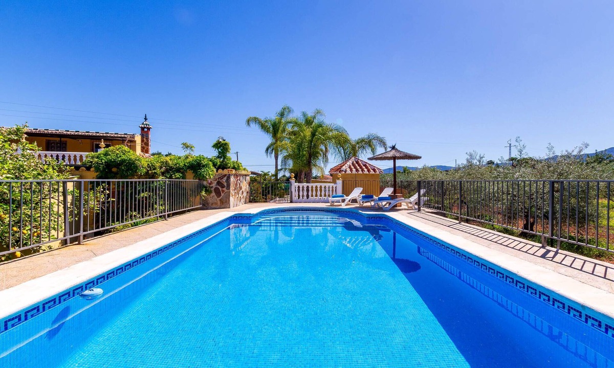 Alhaurin de la Torre House | La Colina Country House | Private Pool & BBQ in Alhaurín de la Torre