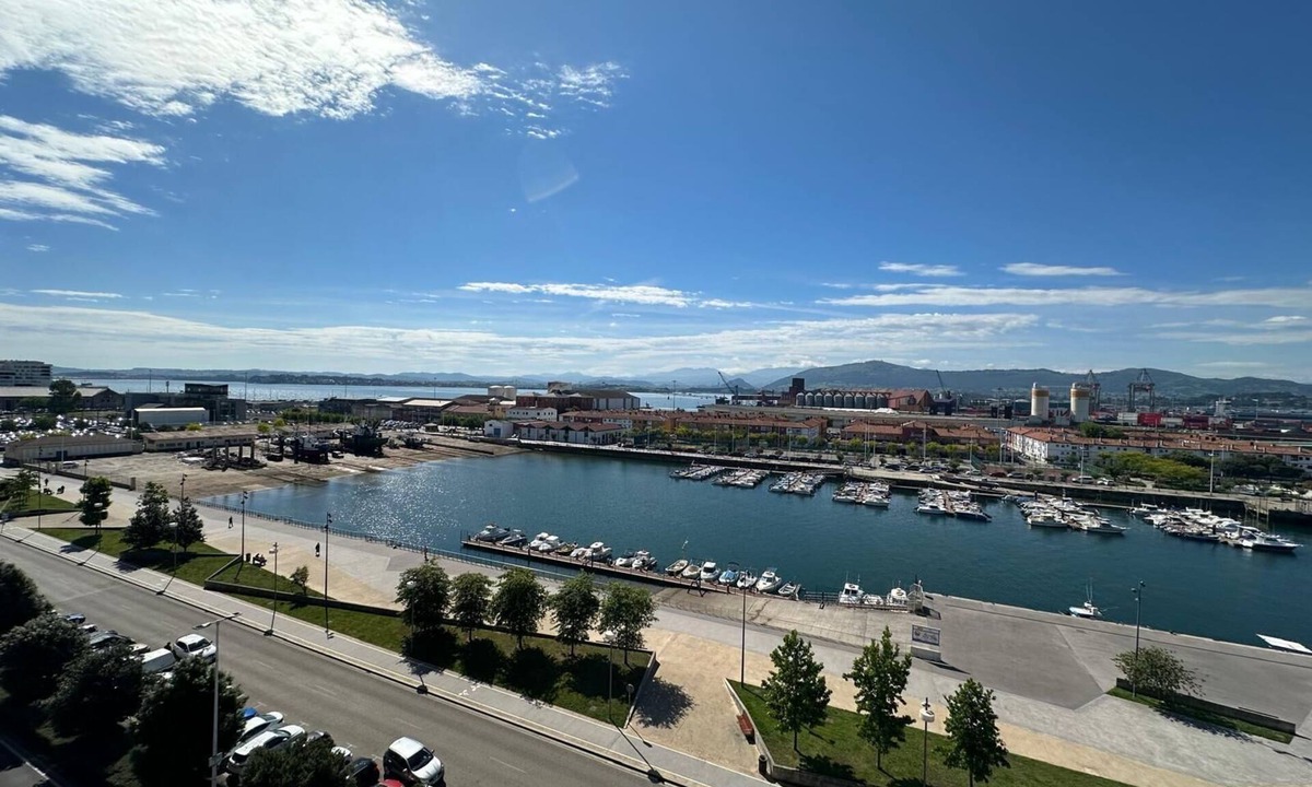 Santander Apartment | Large bright apartment with panoramic views of the bay of Santander