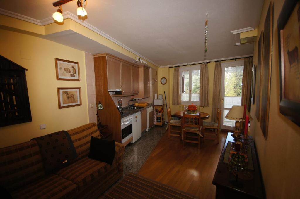 Benasque Apartment | LH Apartamento La Coma de Alba 66