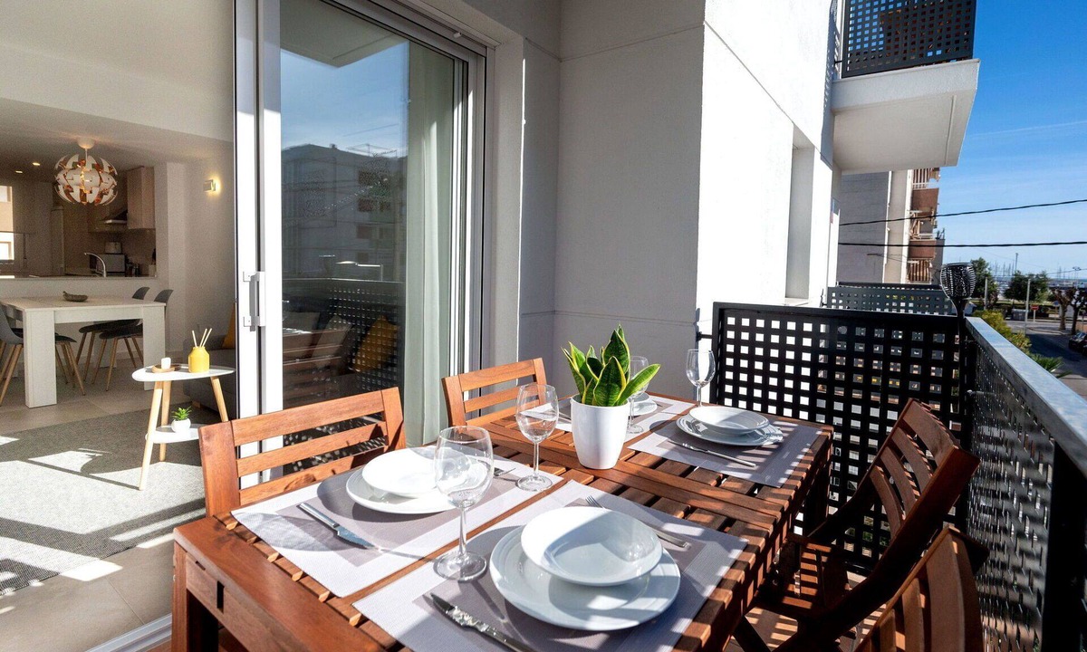 Segur de Calafell Apartment | Lovely apartment for 4 people with A/C, pool, WIFI, TV and balcony