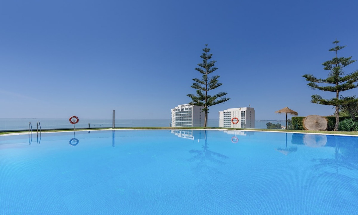 Torrequebrada Apartment | Oasis Torrequebrada Apartment with Views, Pools, Private Parking and Wi-Fi