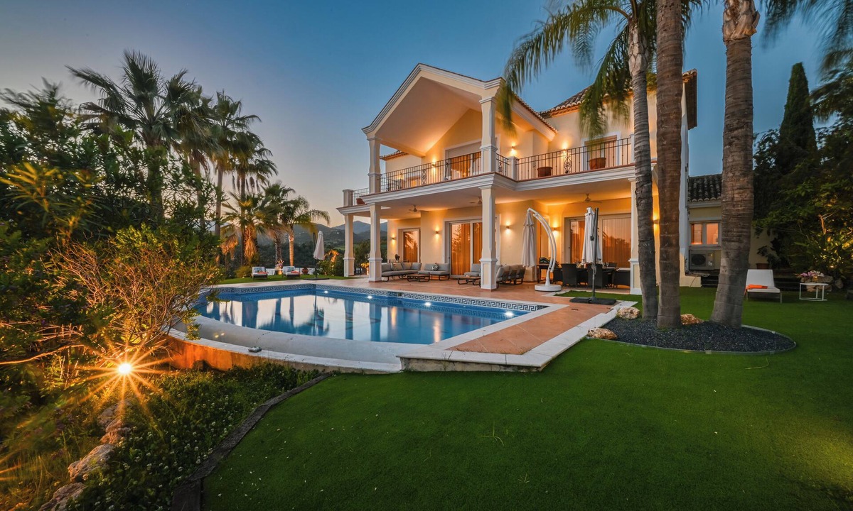 Urbanizacion el Rosario Villa | Panoramic Sea Views Luxury 5-Bed Villa with Heated Pool & Gym in Marbella