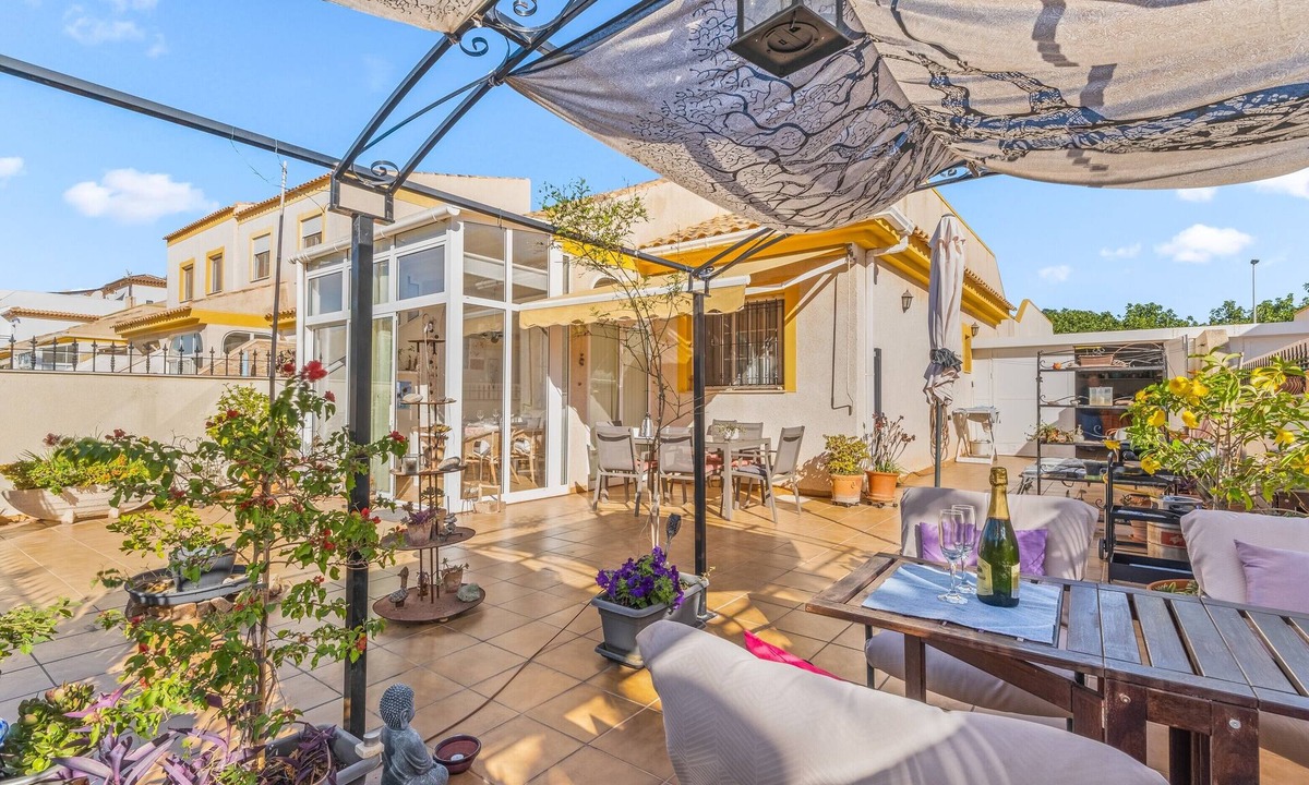 Pilar de la Horadada House | Pet-friendly Holiday Home "Seaside House in El Mojon" with Terrace, A/C & Wi-Fi
