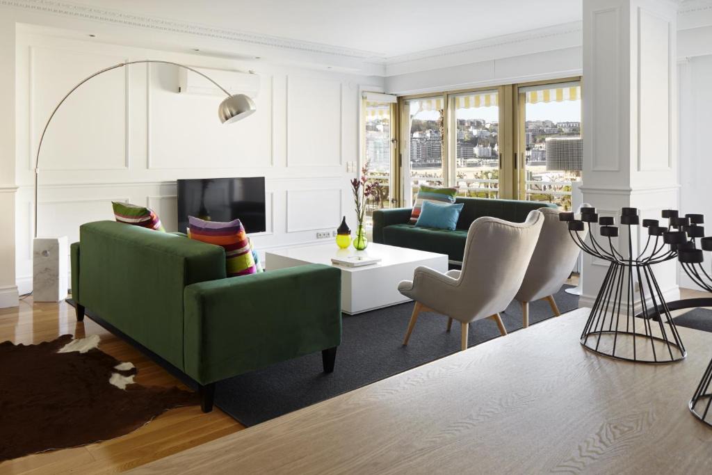 San Sebastian Centro Apartment | Playa de La Concha 4 by FeelFree Rentals