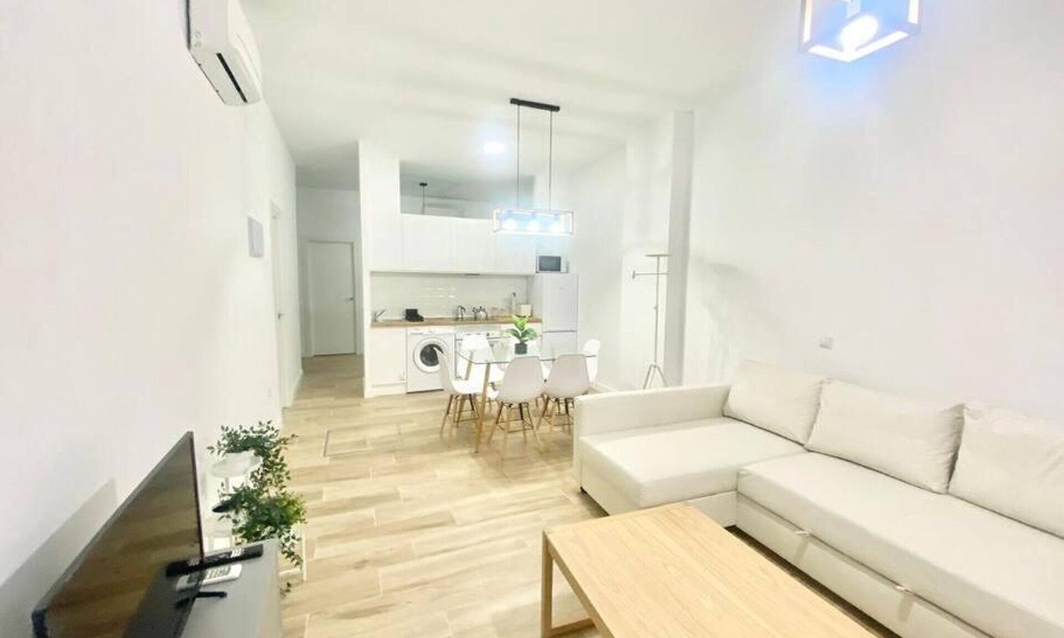 Carabanchel Apartment | Prague Bridge Aparment (2-bedroom apartment)