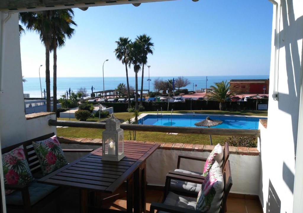 Poblado de Sancti Petri Apartment | Precioso apartamento en primera línea de playa de la Barrosa