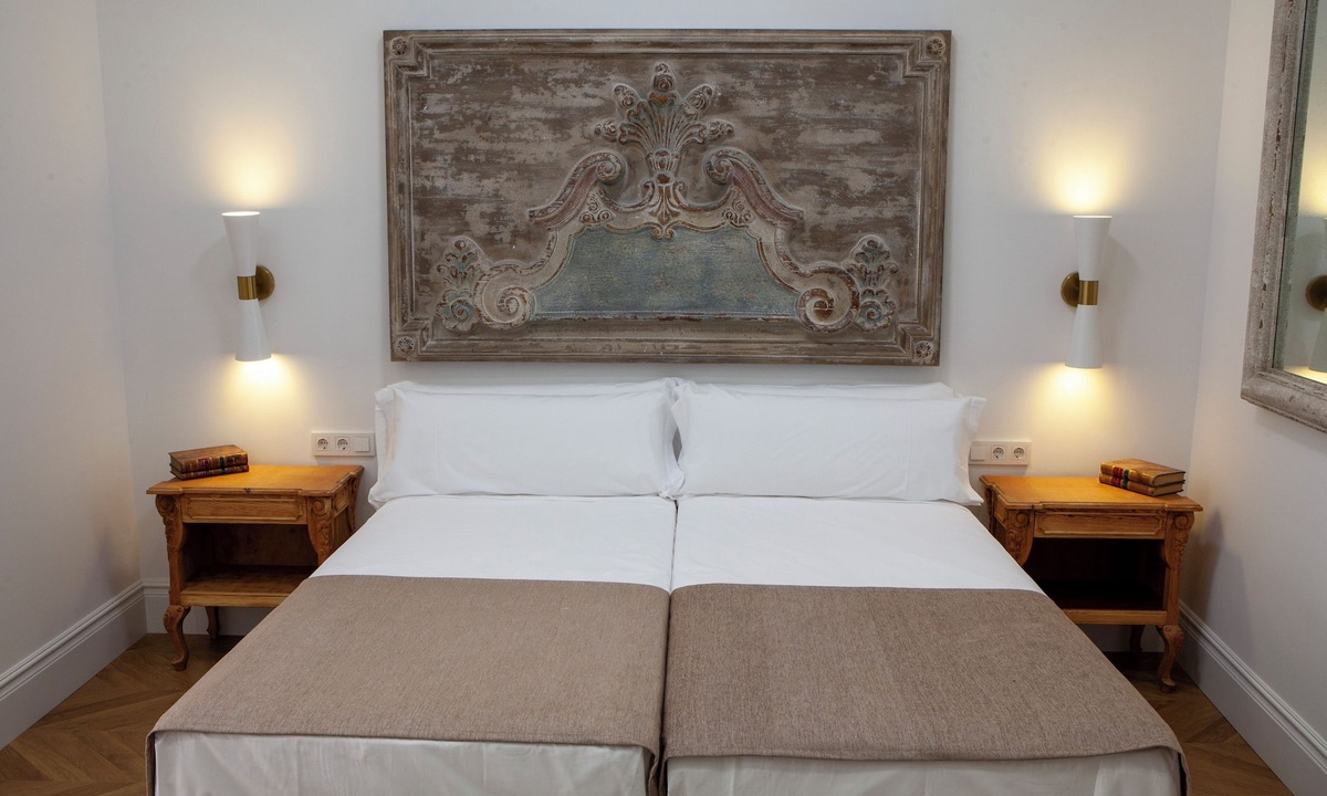 La Caleta Hotel | Pries Homes - Center Beach