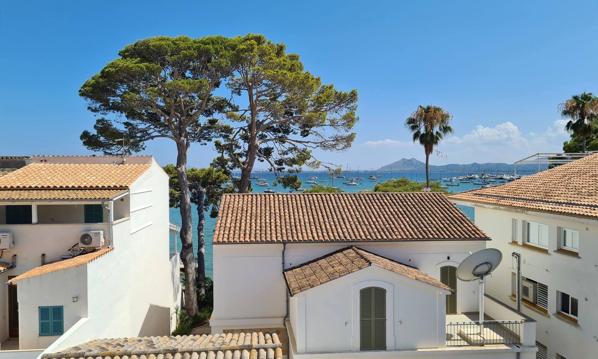 Puerto de Pollensa Apartment | PUERTO POLLENCA: Top floor apartment, roof terrace, sea view & garage for bikes