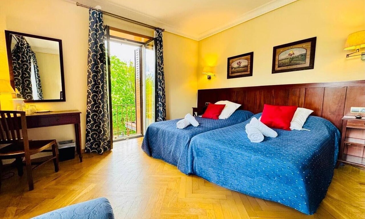 Guadarrama Apartment | Room 'Habitación Superior Con Balcón' with Shared Terrace, Wi-Fi and Air Conditioning