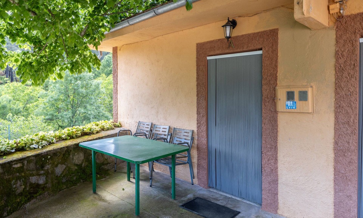 El Barraco House | Rural House Alberche A - Garden, Lake Burguillo & Gredos Views