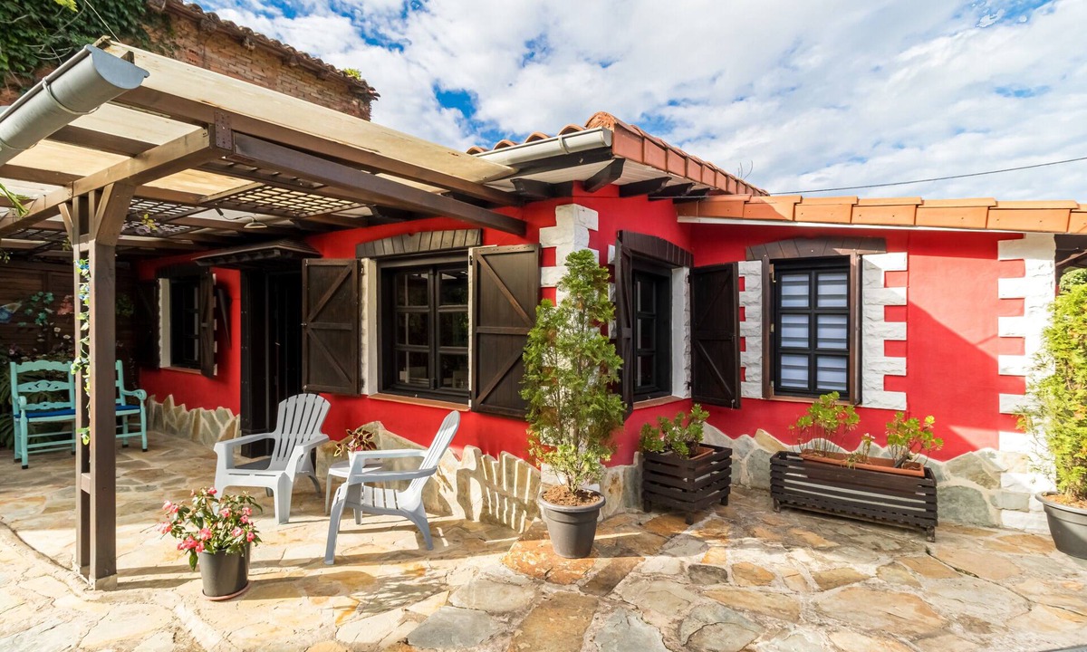 Villaescusa House | Rural House 'El Capricho de Rosmary' with Mountain Views and Private Garden
