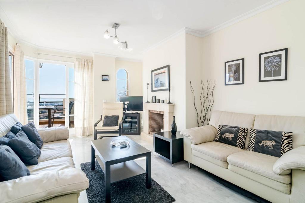 Nueva Andalucia Apartment | SAA- Comfortable Apartment near Puerto B