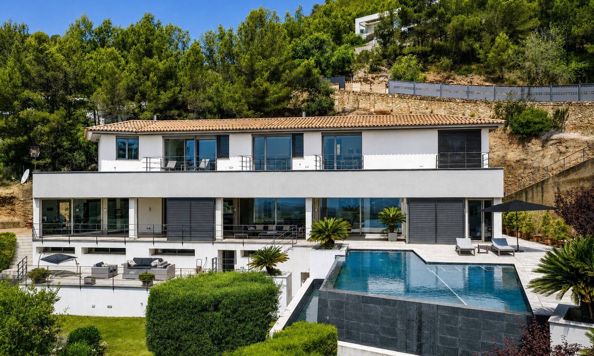 Palma de Mallorca House | Seaview Villa with Privacy and Spa Close to Palma