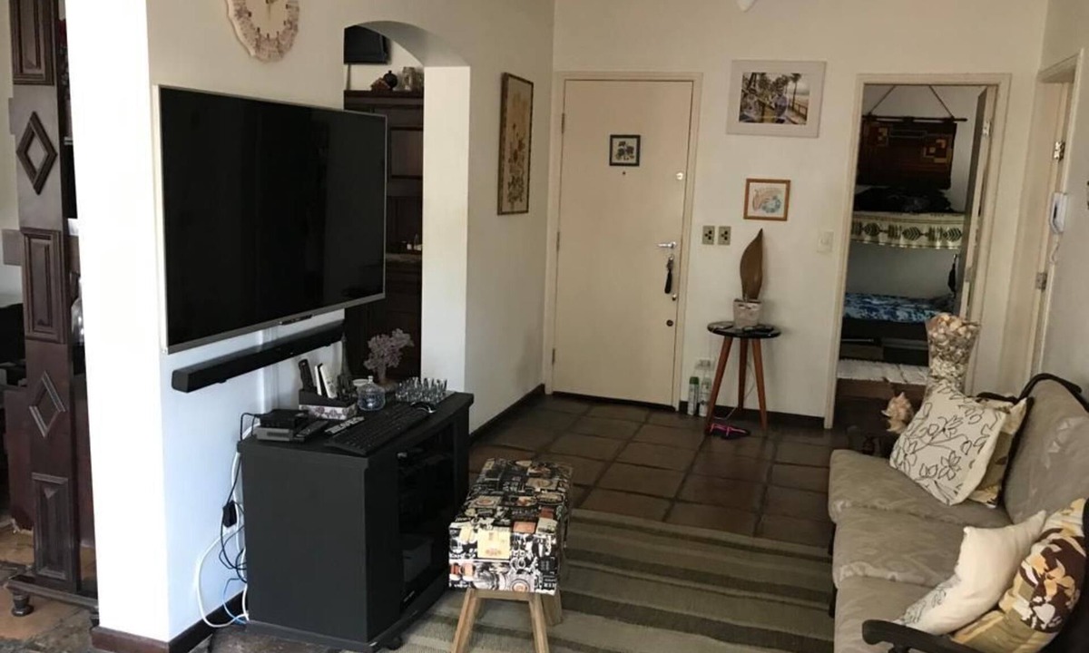 Enseada Apartment | Spacious apartment in Guarujá-Enseada (80m from the beach) for 8 people.