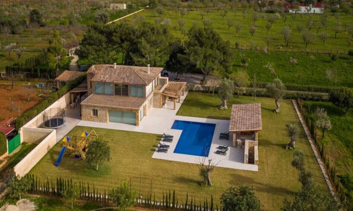 Binissalem Villa | Special luxurious villa for families with 4 bedrooms, 3 bathrooms, pool and barbecue