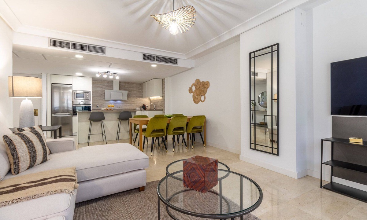 Castellana Apartment | Stylish and Bright Flat in Salamanca District