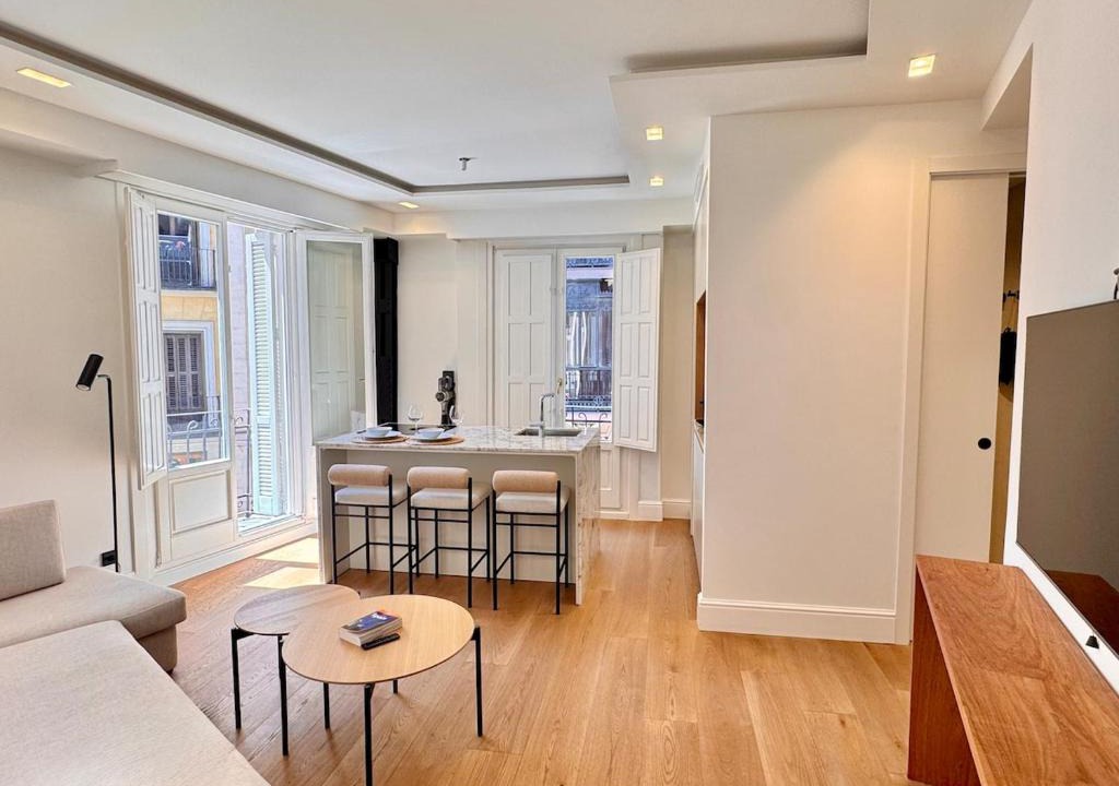 Sol Apartment | Stylish Plaza Mayor View Prime City Location