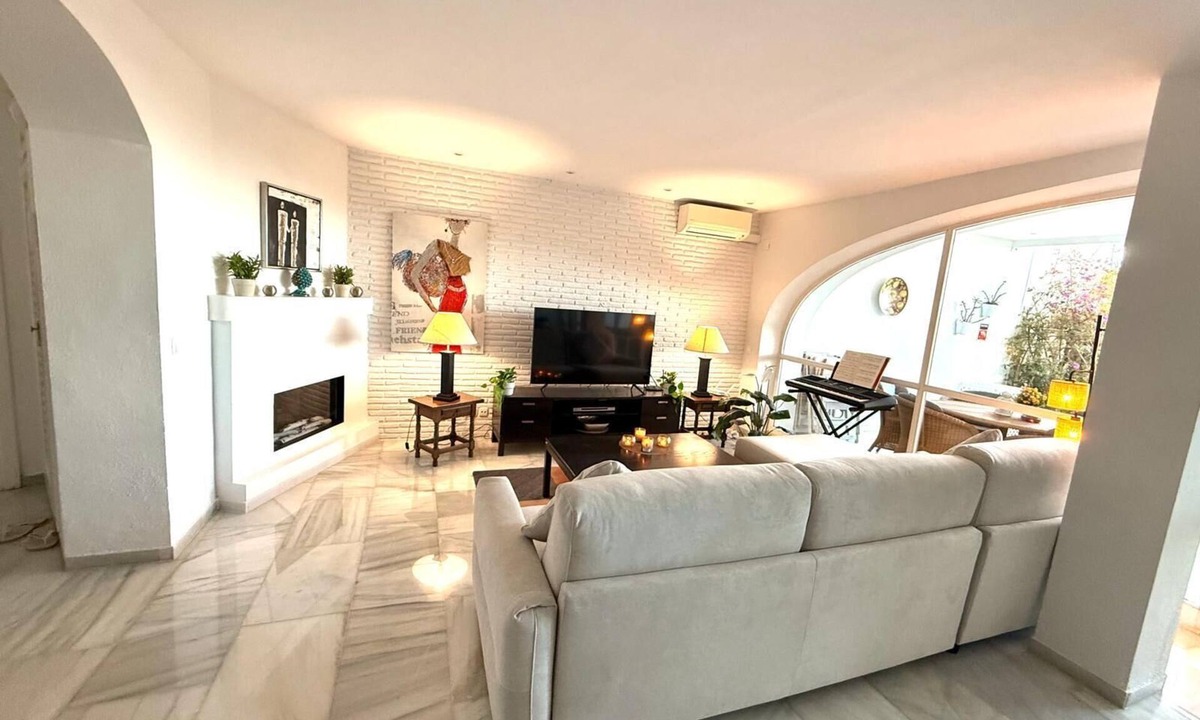 Elviria Ski Chalet | Unique property in Marbella Costa del Sol, spectacular views, close to beach