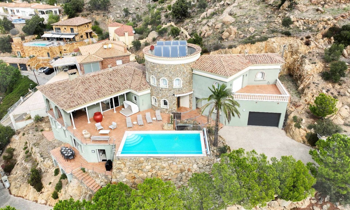 Palau-Saverdera Villa | Villa 10 pers, sea view on the Costa Brava 5 min from the beach of Roses with swimming pool