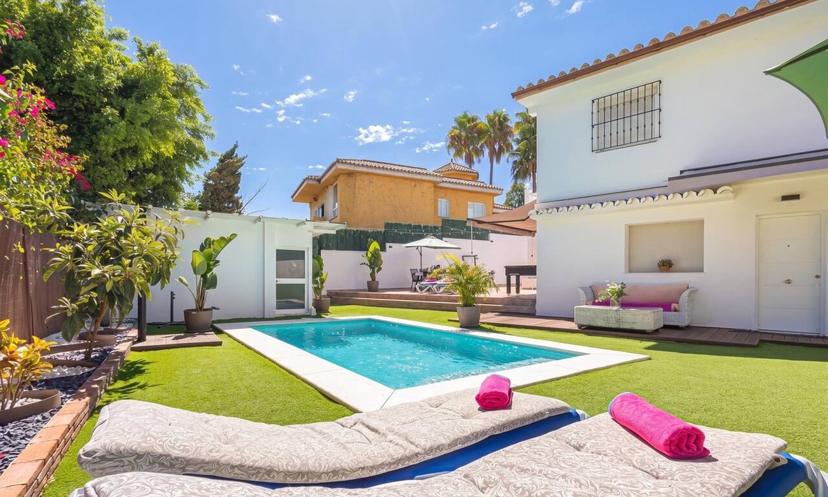 Urbanizacion Pinos Verdes Villa | Villa Caribe Playa, Marbella, Spain