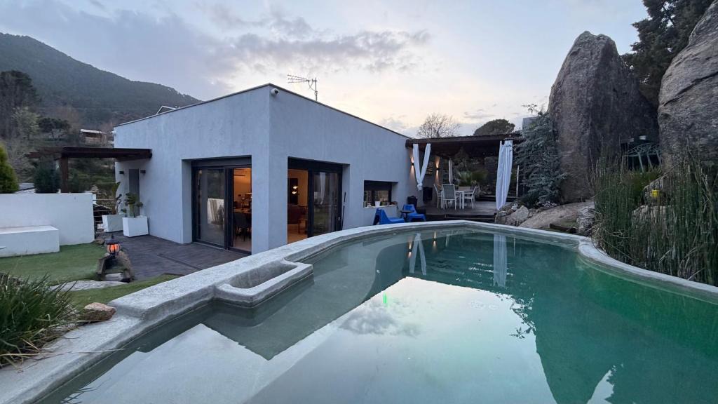 El Tiemblo Villa | Villa de lujo con piscina, barbacoa, estufa, 3 habitaciones