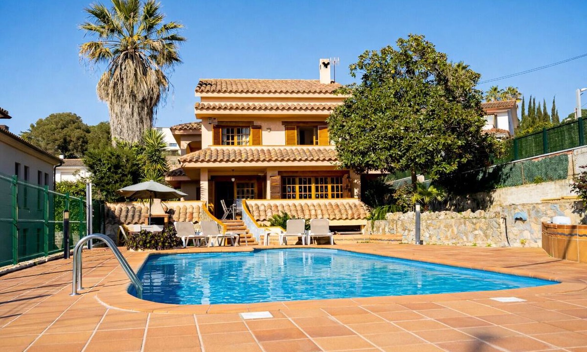 Lloret de Mar Ski Chalet | Villa Ficus - Book your perfect getaway in Lloret de Mar