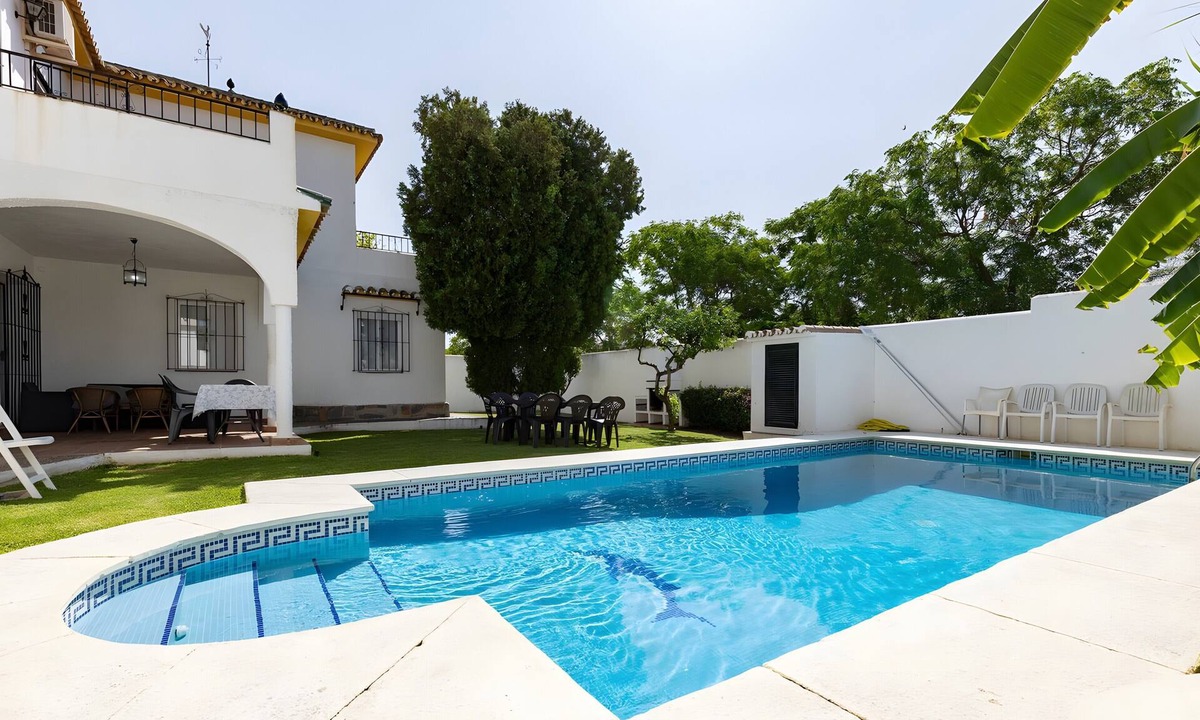 San Pedro de Alcantara Villa | Villa 'Guadiaro' with Mountain View, Wi-Fi and Air Conditioning