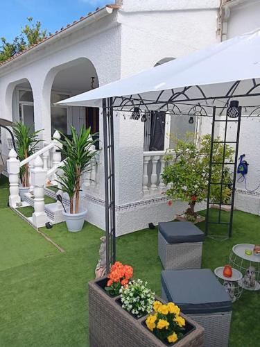 San Fulgencio House | Villa in La Marina with cozy garden and private solarium