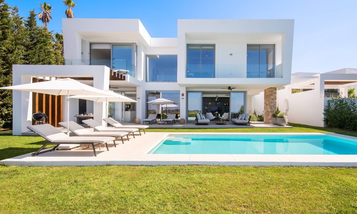 Marbella Villa | Villa 'Mariposa' with Sea Views, Wi-Fi, and Air Conditioning