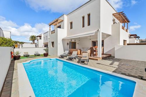 Costa Teguise Villa | Villa Nica