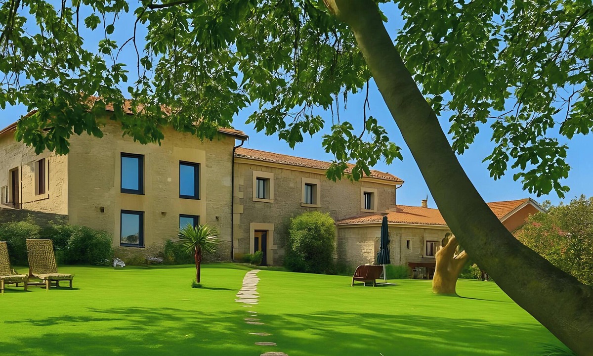 Ajo House | Villa Vista Ajo – Historic Charm with Garden and Stunning Views