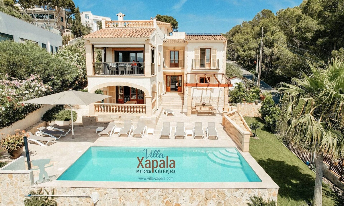 Cala Lliteres House | Villa Xapala. A holiday home in the typical Mallorcan style. Garden, pool.