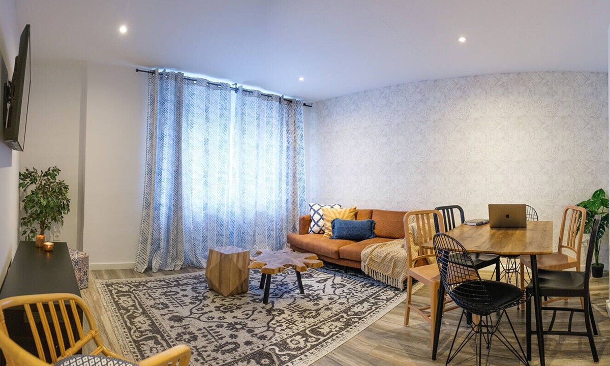 El Ensanche Zona Nuova Condo | Zafiro Flat - Beautiful downtown apartment
