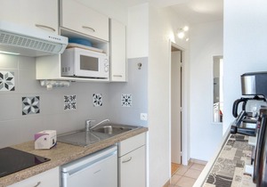 Air-conditioned studio for 2 near beach and shops with balcony and wifi in Saint-Raphaël in Saint-Raphaël
