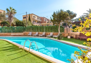 Holiday Apartment ‘Ferrera Luxe Apartamento 817’ close to the Beach with Pool, Wi-Fi, A/C, Balcony, Terrace & Garden; Street Parking Available