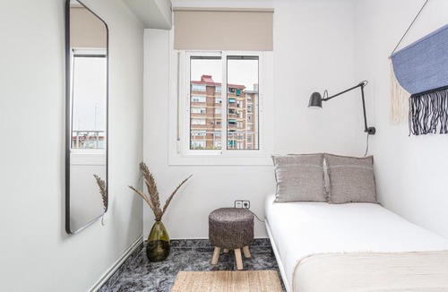 Cornella de Llobregat Apartment | 3 Bdr Apt In Cornella 5 Mins Form The Metro