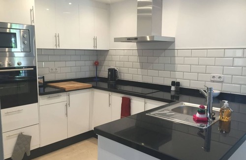 Urbanizacion Pinos Verdes Apartment | 3 Bed Ground Floor - walk to beach/restaurants. Fast Fibre WiFi