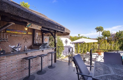 Urbanizacion Pinos Verdes Villa | 4 bed, 4 Ensuite, Heated Pool, A/C, Nr Beach in Marbesa, near Cabopino, Marbella