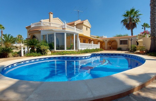 Puerto Marino Villa | 5 bedroom, 5 bathroom villa with private pool and bar in Gran Alacant.