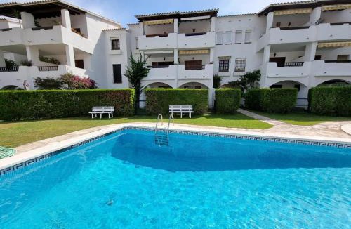 L'Escala Apartment | Apartamento en L'Escala con piscina y parking, a 600m de la playa - HISP-236-153