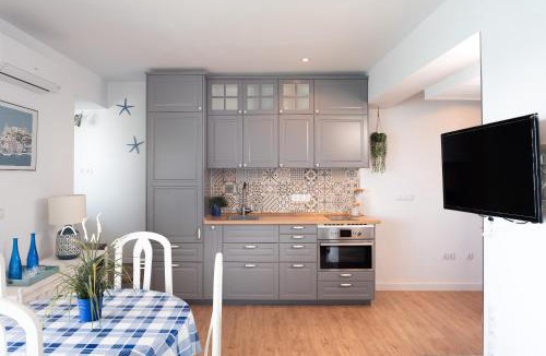 Marbella Seafront Promenade Apartment | Apartamento Mediterraneo View