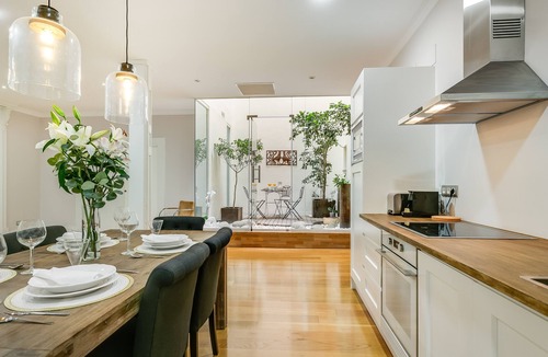 La Llotja-Born Apartment | APARTMENT 2BR/2BAS WITH INTERIOR GARDEN (1-A)