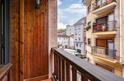 Cangas de Onis Apartment | Apartment 'Carmina El Fondon 3' with Balcony and Wi-Fi