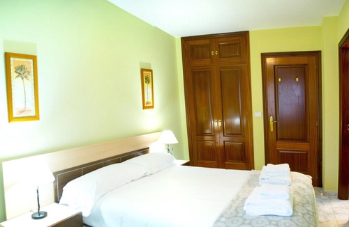 Quintans Apartment | Apartment with swimming pool and barbecue in the center of Sanxenxo for 6 persons