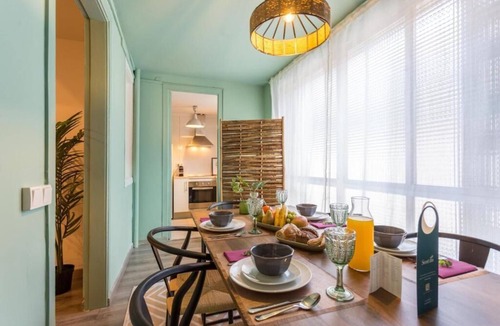 La Nova Esquerra de l'Eixample House | Barcelona City Building! Several units perfect for big groups!