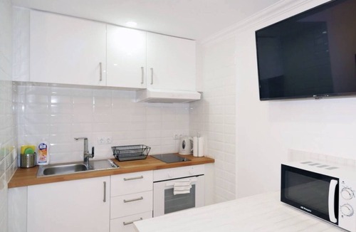 Esquerra de l'Eixample Apartment | Basic & Comfy Studio Eixample