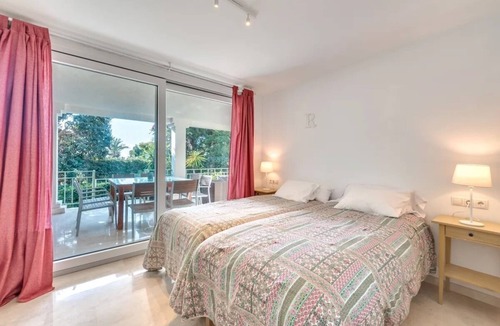 Urbanizacion Pinos Verdes Villa | Beach Villa Marbella close to beach in exclusive area beautiful garden & pool