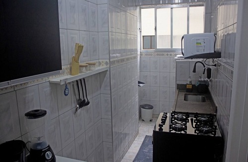 Aparecida Apartment | Beachfront studio apartment on Aparecida beach, Santos, with fast Wi-Fi.